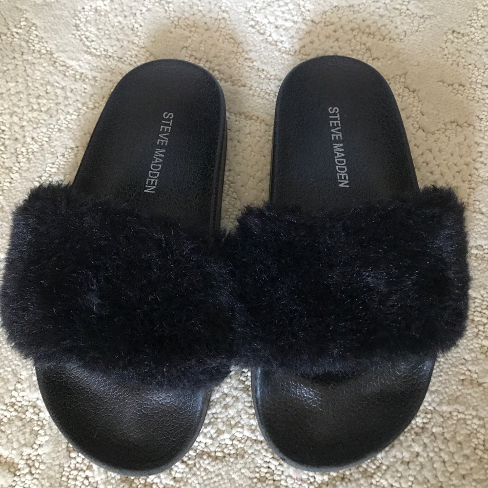 Steve Madden girls black slides